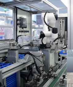 越疆,越疆科技,越疆機器人,越疆官網,dobot,協作機器人,越疆協作機器人,協作機械臂,協作機械手,自動化機械臂,協作機器人品牌,協作機器人制造商,協作機器人研發,具身智能機器人,協作機器人裝配,產品組裝,即插即用的末端工具快速集成,柔性制造,零部件組裝任務,品質質量的一致性,力控傳感器,圖形化編程-金屬加工